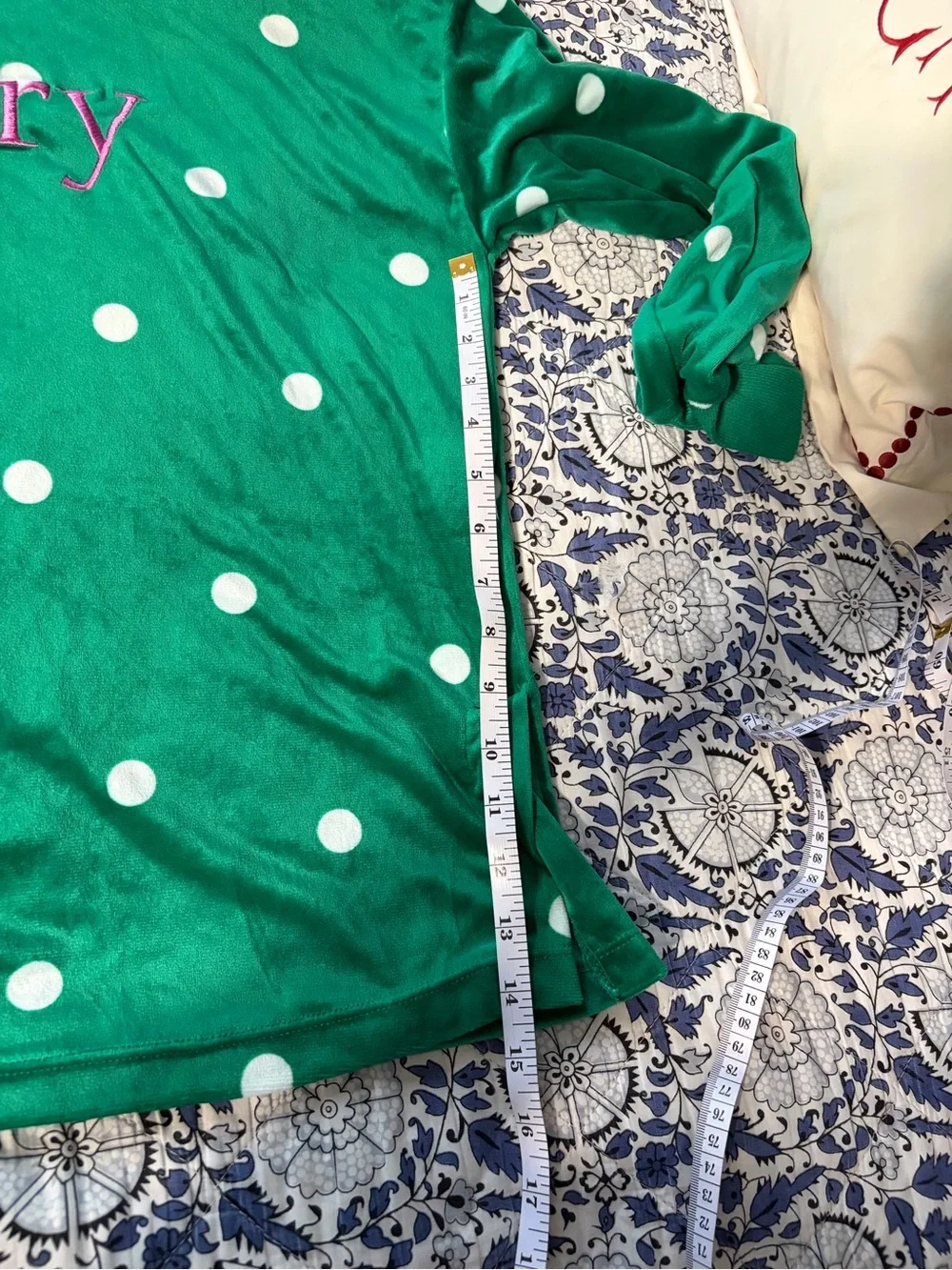 Size small women's Green Polka Dot 'Merry' Velour Pajama Set worn once see match